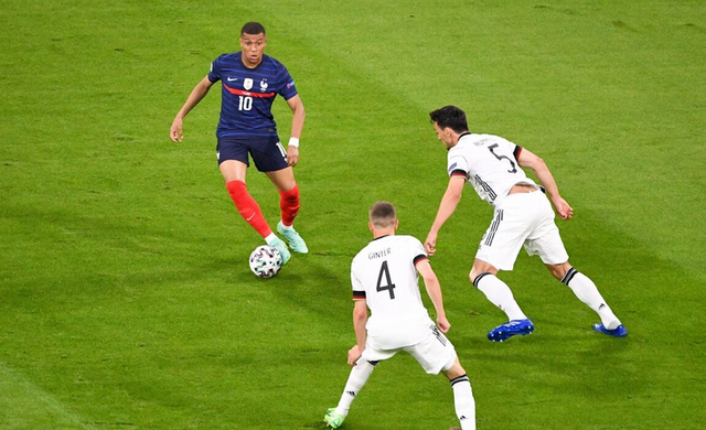 德国队鏖战法国队，郑思维关键制胜