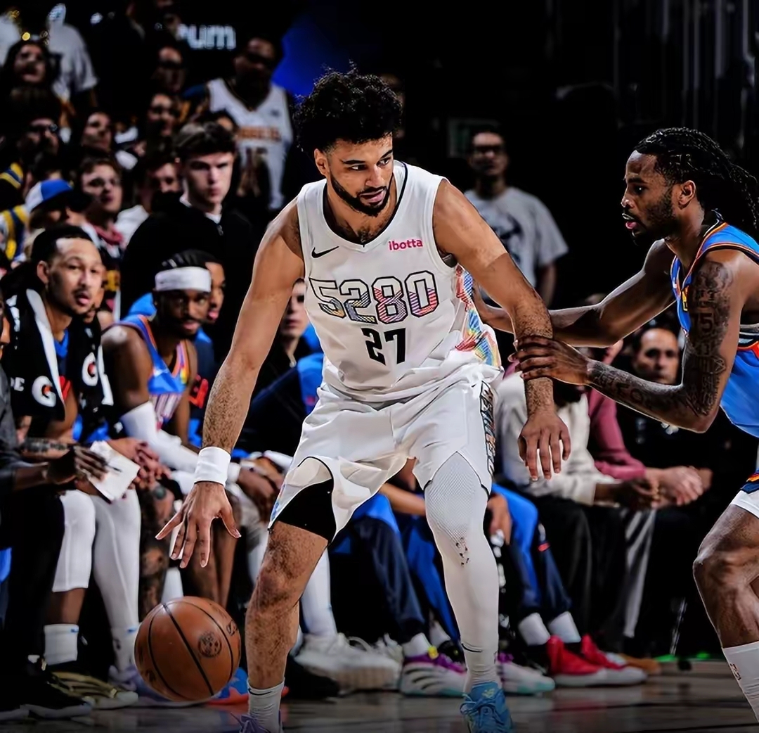 掘金险胜江苏队,布克点燃赛场 掘金险胜江苏队,布克点燃赛场