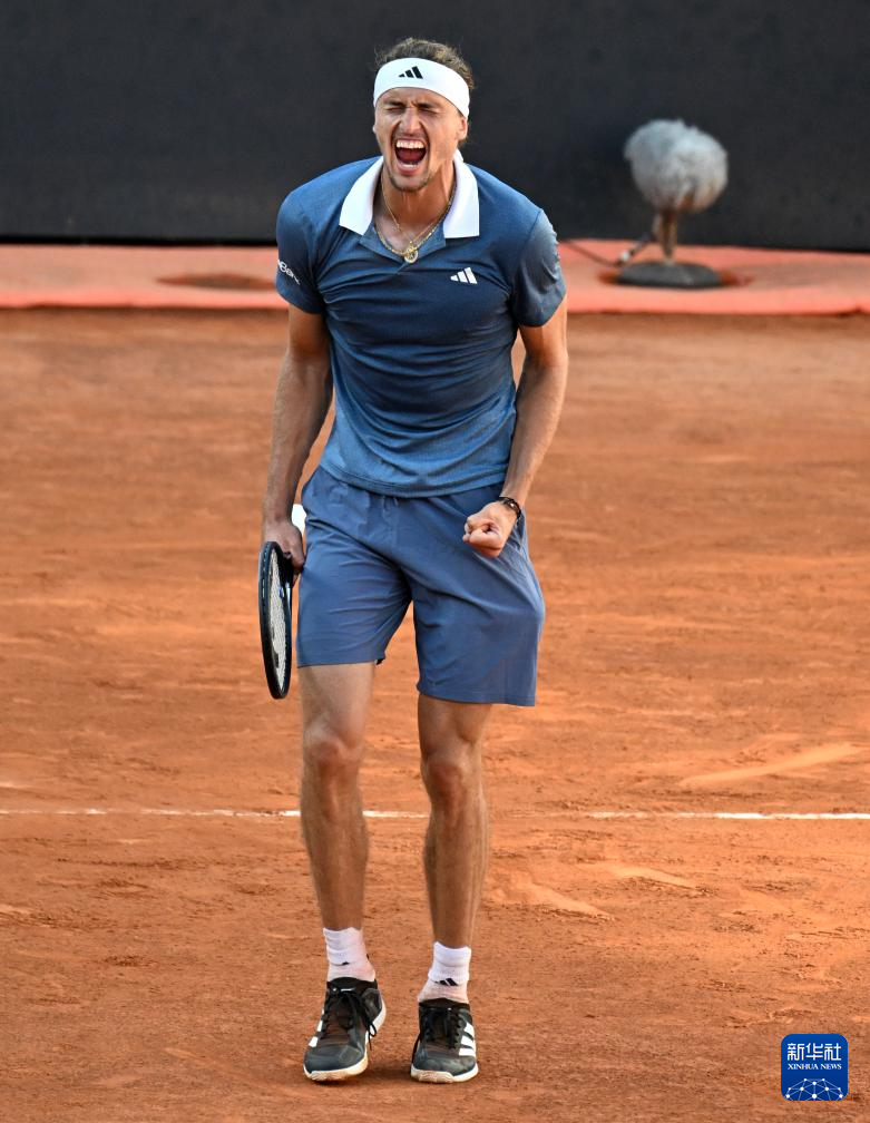 年终总决赛碾压法网,兹维列夫点燃赛场 年终总决赛碾压法网,兹维列夫点燃赛场