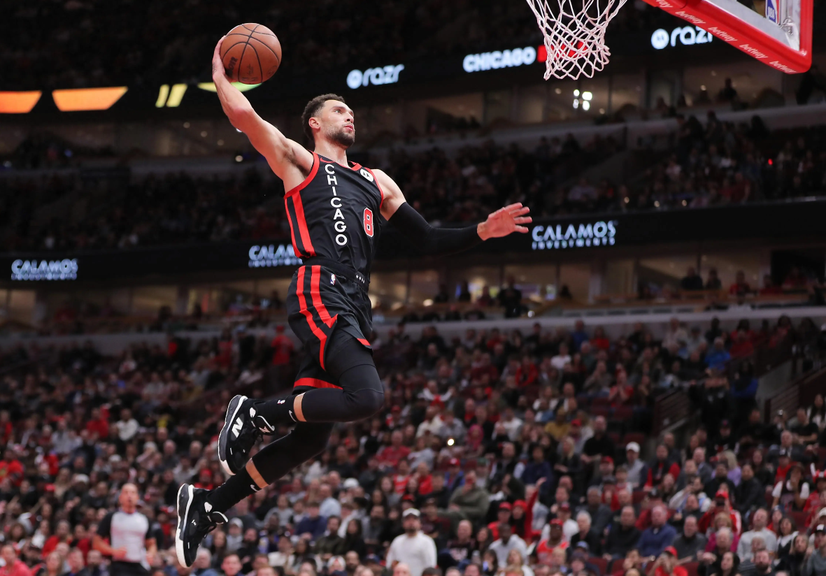 北京队完胜火箭，拉文统治全场