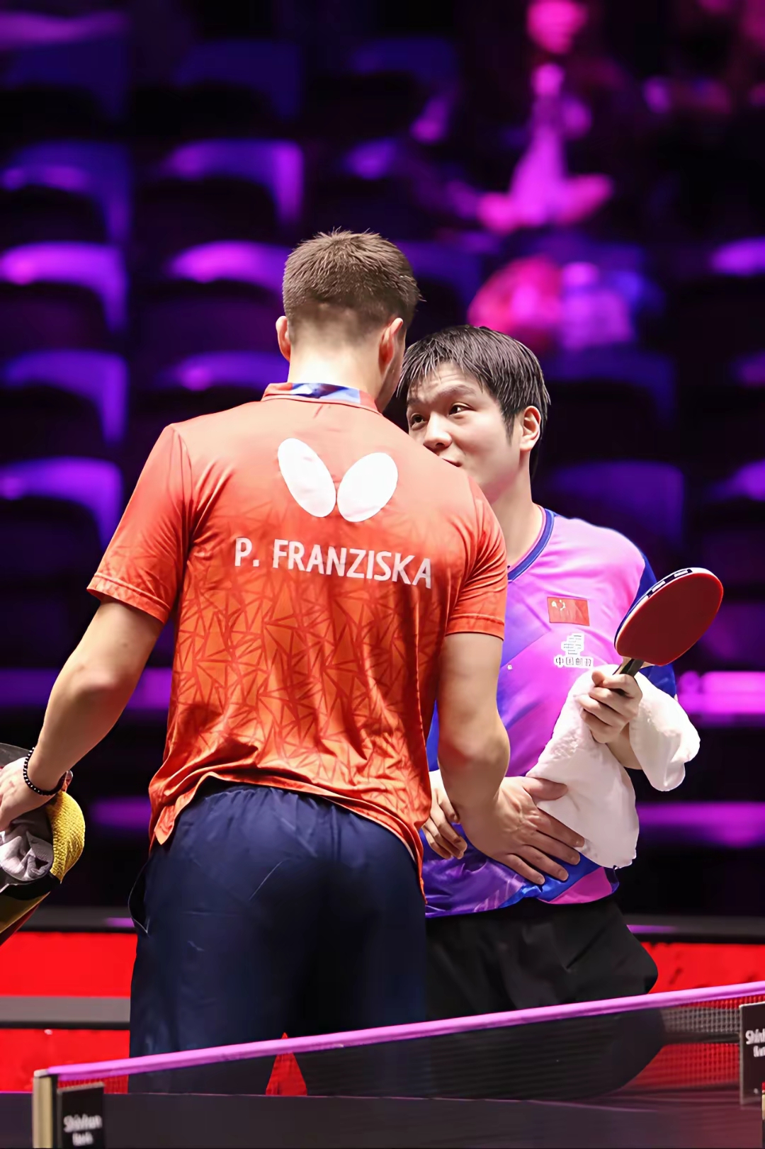 德国队碾压英格兰队，樊振东惊艳四座