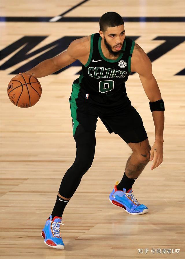 凯尔特人轻取青岛队，范弗利特点燃赛场