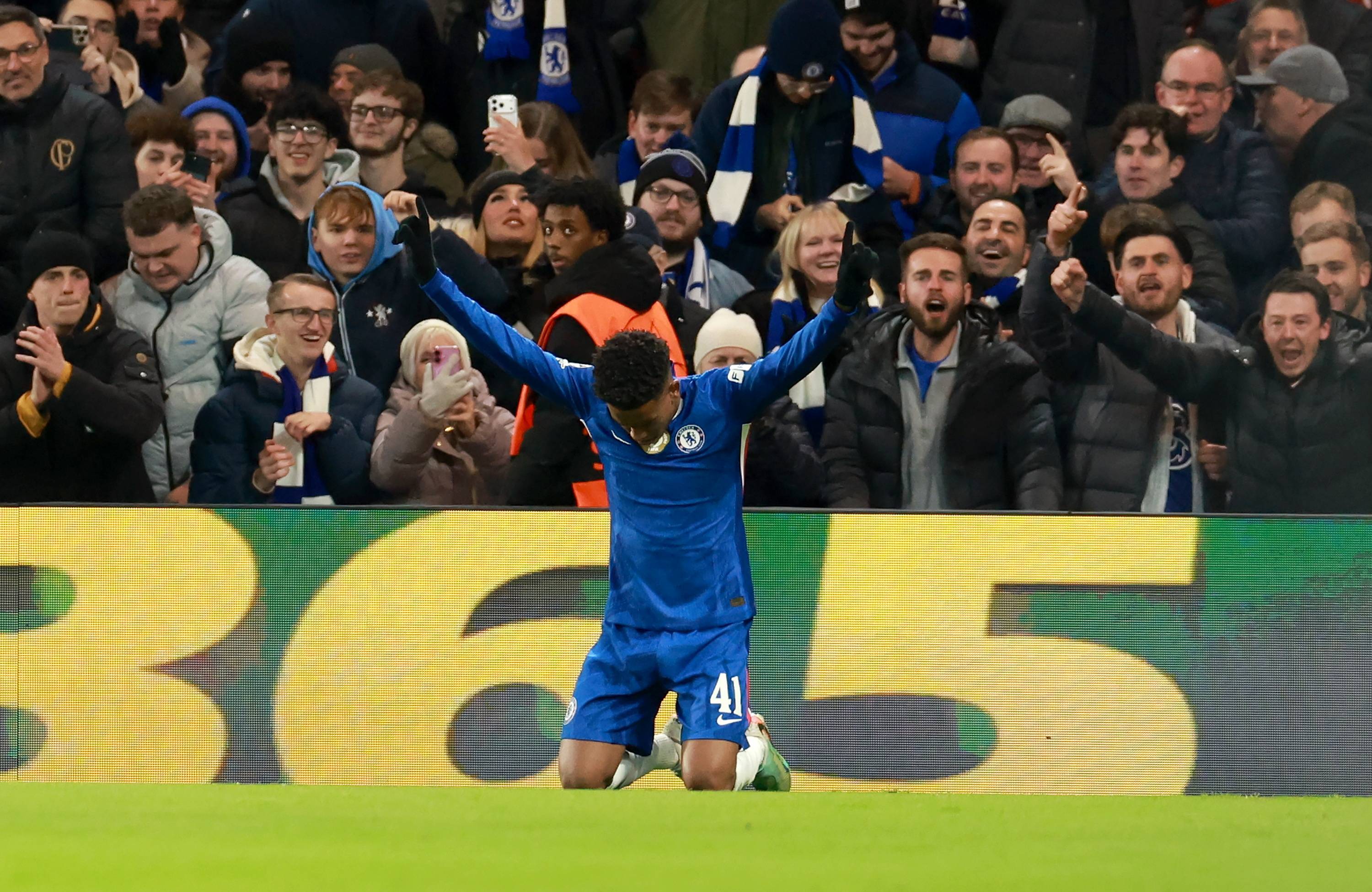 勒沃库森鏖战切尔西，拉什福德惊艳四座