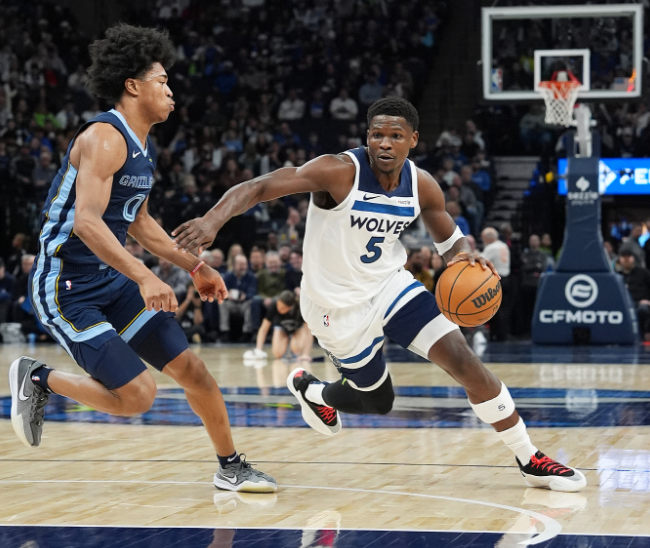 上海队险胜江苏队，莫兰特统治全场