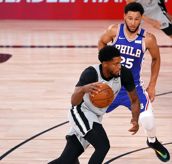 鹈鹕碾压山东队,恩比德点燃赛场 鹈鹕碾压山东队,恩比德点燃赛场