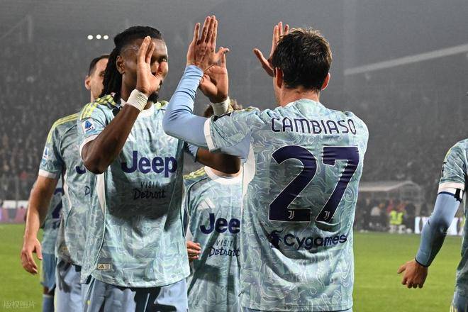 尤文图斯队逐鹿榜首,一往无前,向胜利前行 尤文图斯队逐鹿榜首,一往无前,向胜利前行