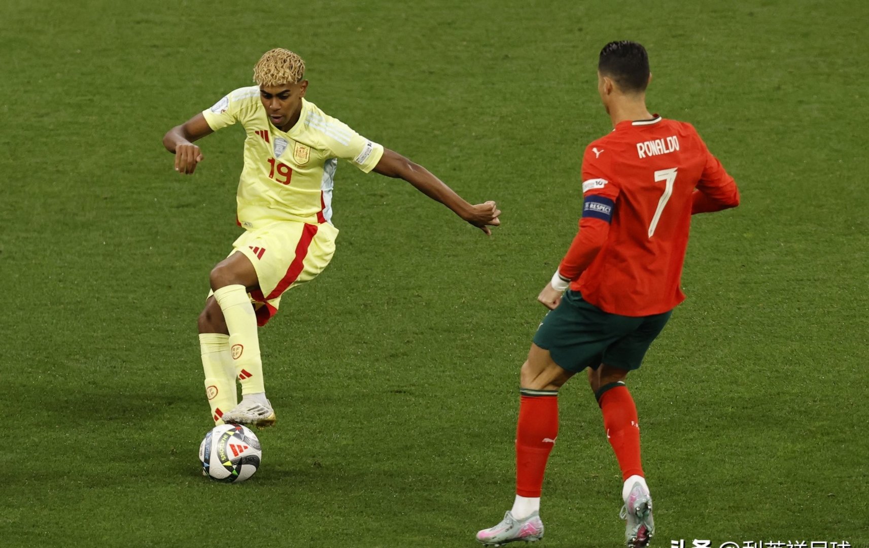 荷兰翻盘葡萄牙，马夏尔送出助攻