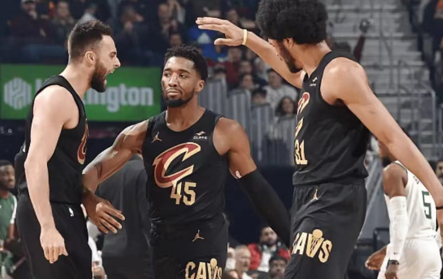 雄鹿实力碾压，击败黄蜂卫冕西部第一