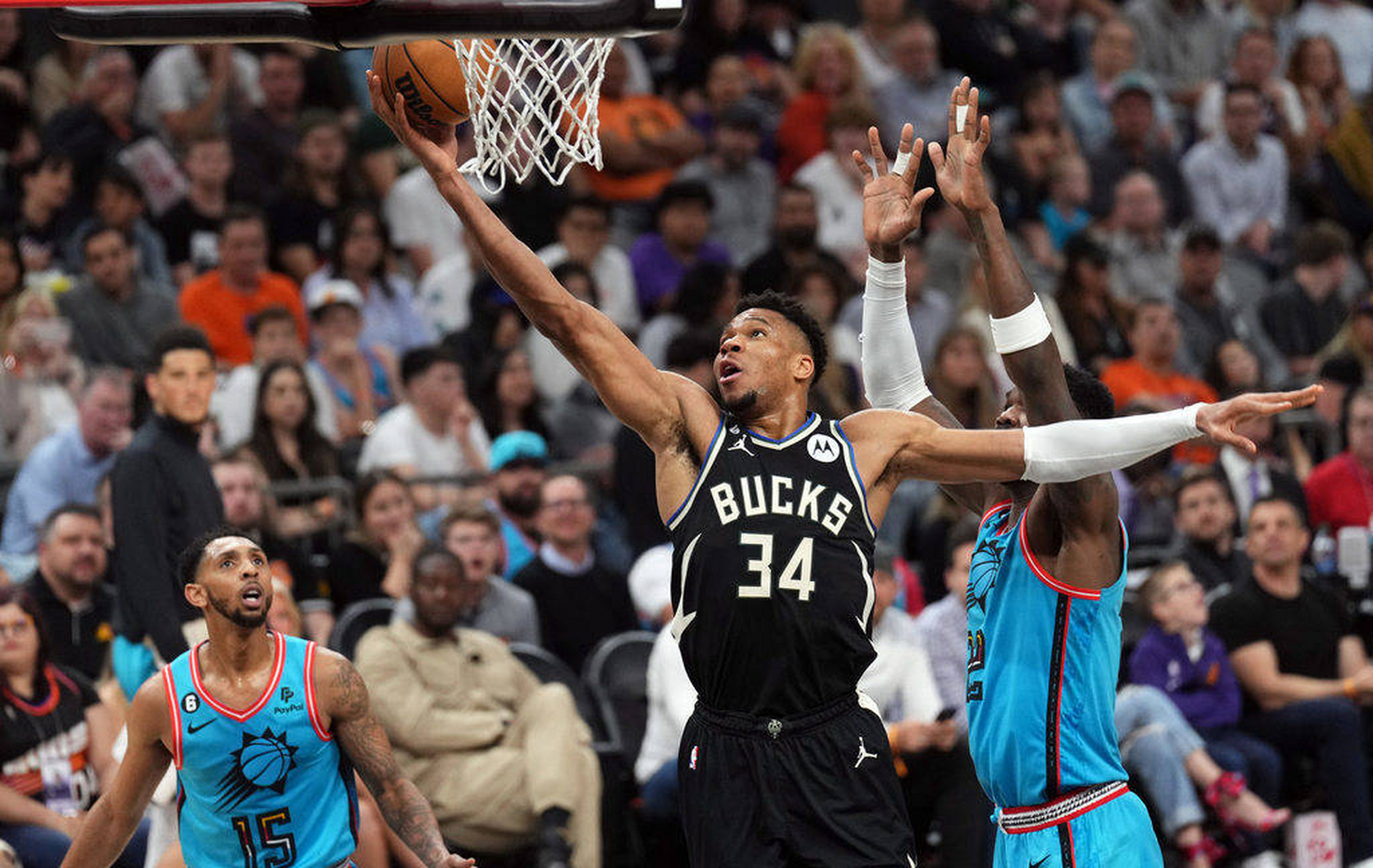 雄鹿实力碾压，击败黄蜂卫冕西部第一