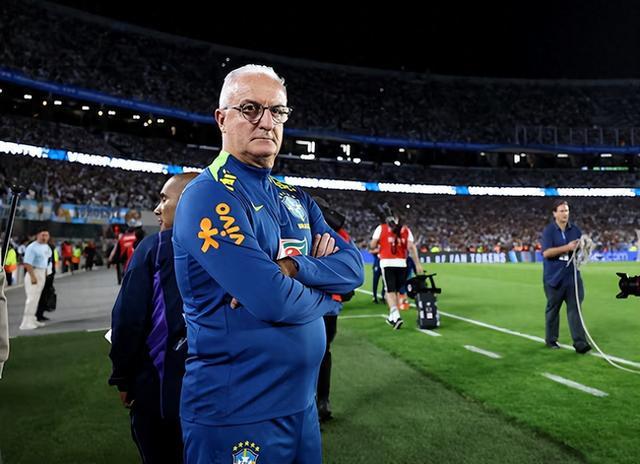 阿根廷队主帅下课，球员们面对困境