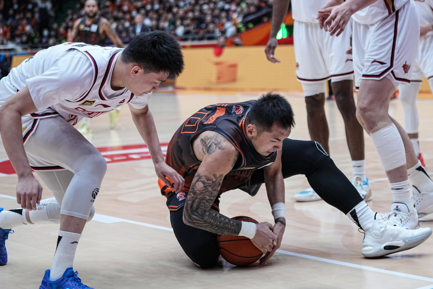 山西队轻取山东队，麦科勒姆统治全场