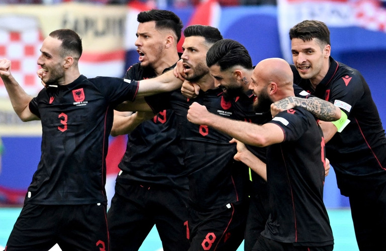 塞尔维亚球队士气高昂，赢得比赛