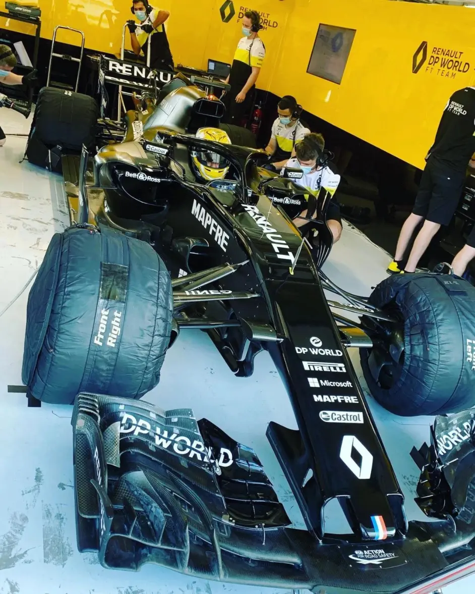 雷诺车队绝杀迈凯伦，周冠宇带队取胜