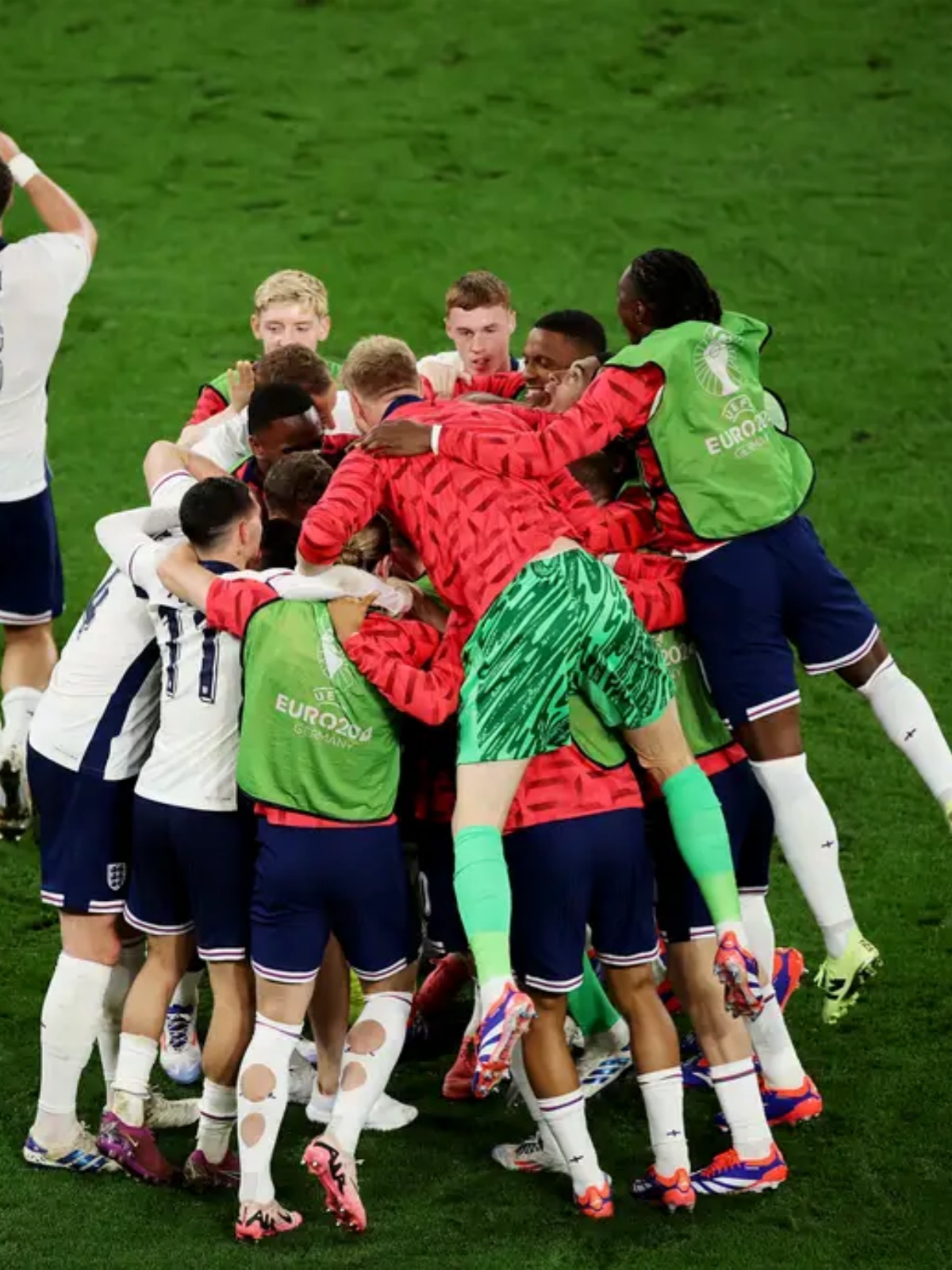 荷兰队晋级欧锦赛，战胜对手