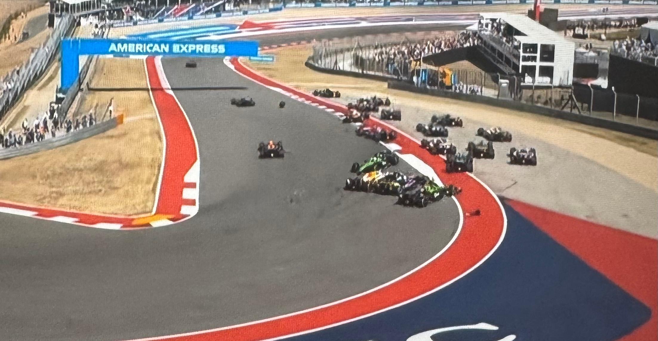 红牛车队力克阿斯顿马丁，阿隆索统治全场