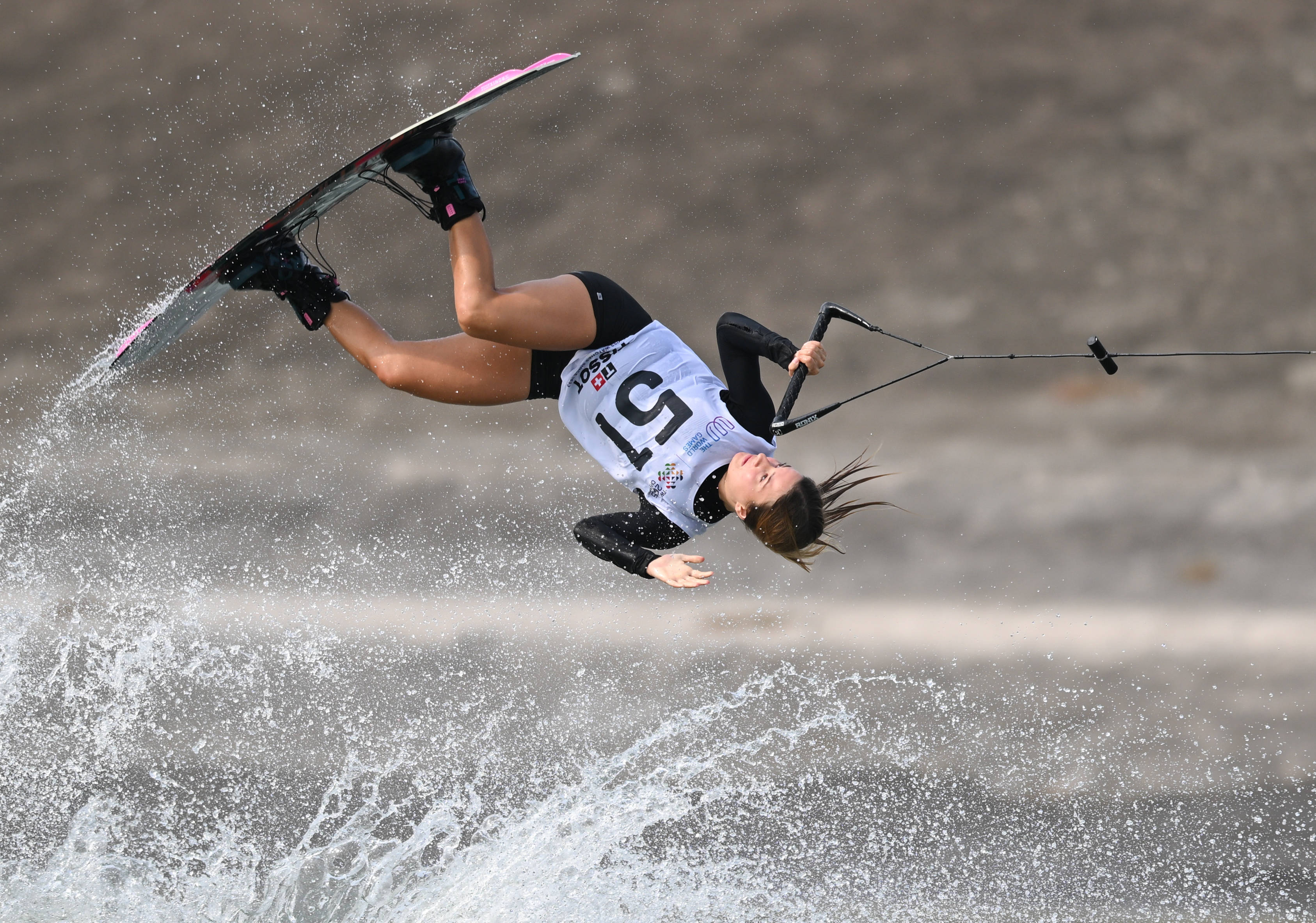 轮滑特技赛女子半决赛技艺精湛