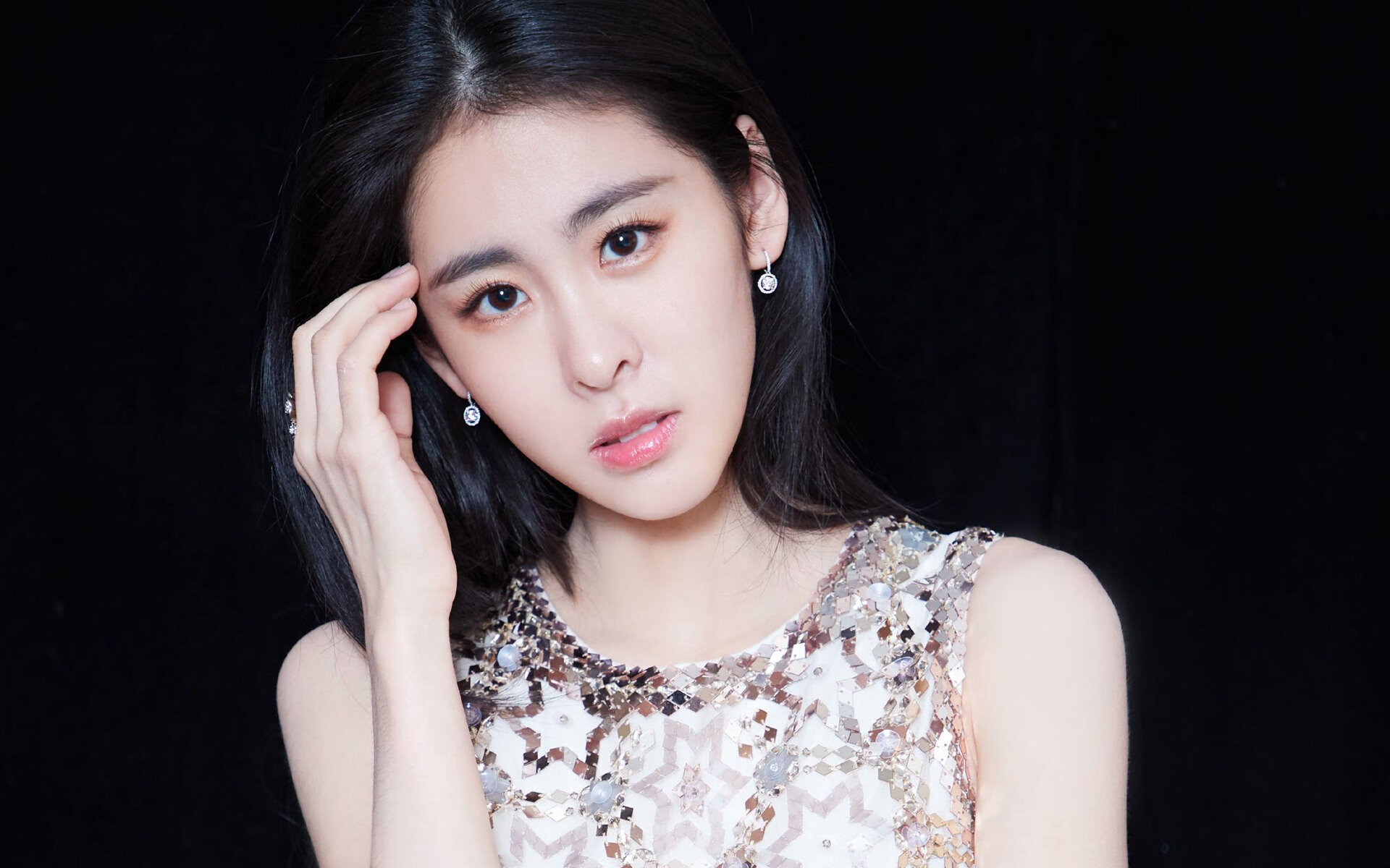 奥亚尔萨瓦尔，从里昂到西决，英格兰关键战的突围者与主宰者