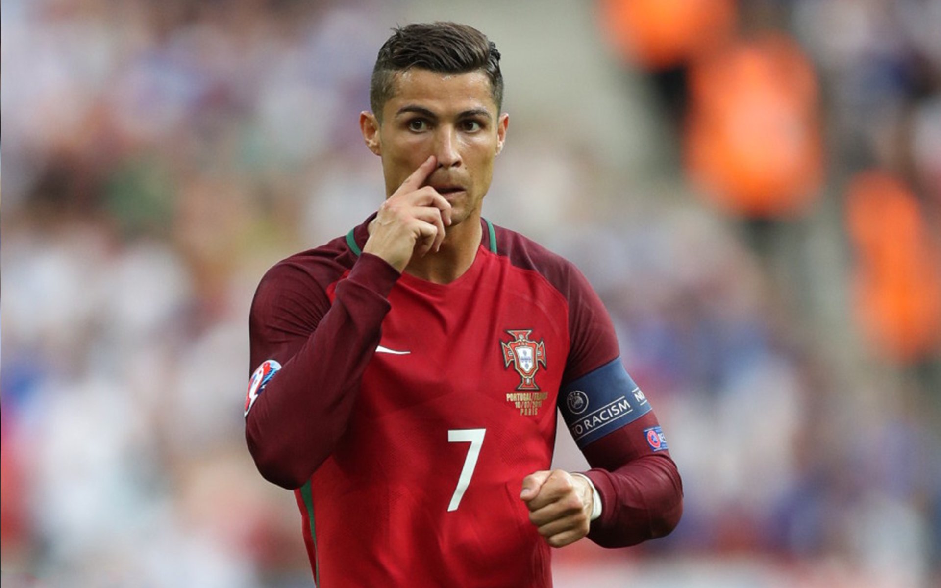 米切尔,当世界屏住呼吸,他选择让球说话