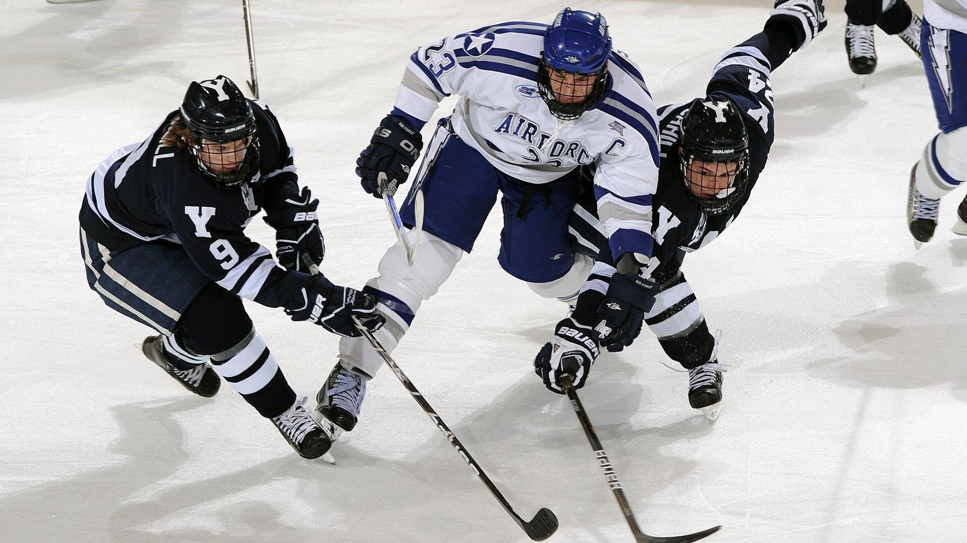 东决关键战之夜,哈登全程高能输出,定义巨星时刻
