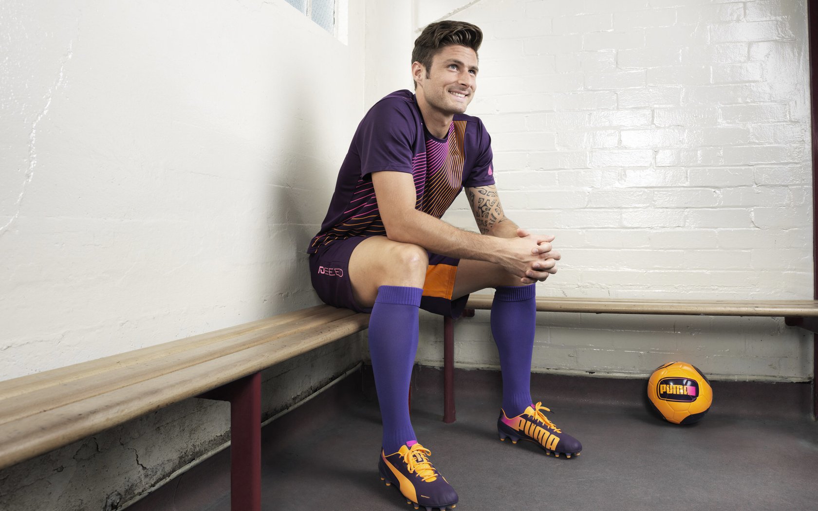 赛道上的双重变奏，荷兰爆冷尼斯，恩佐在F1街道赛接管比赛