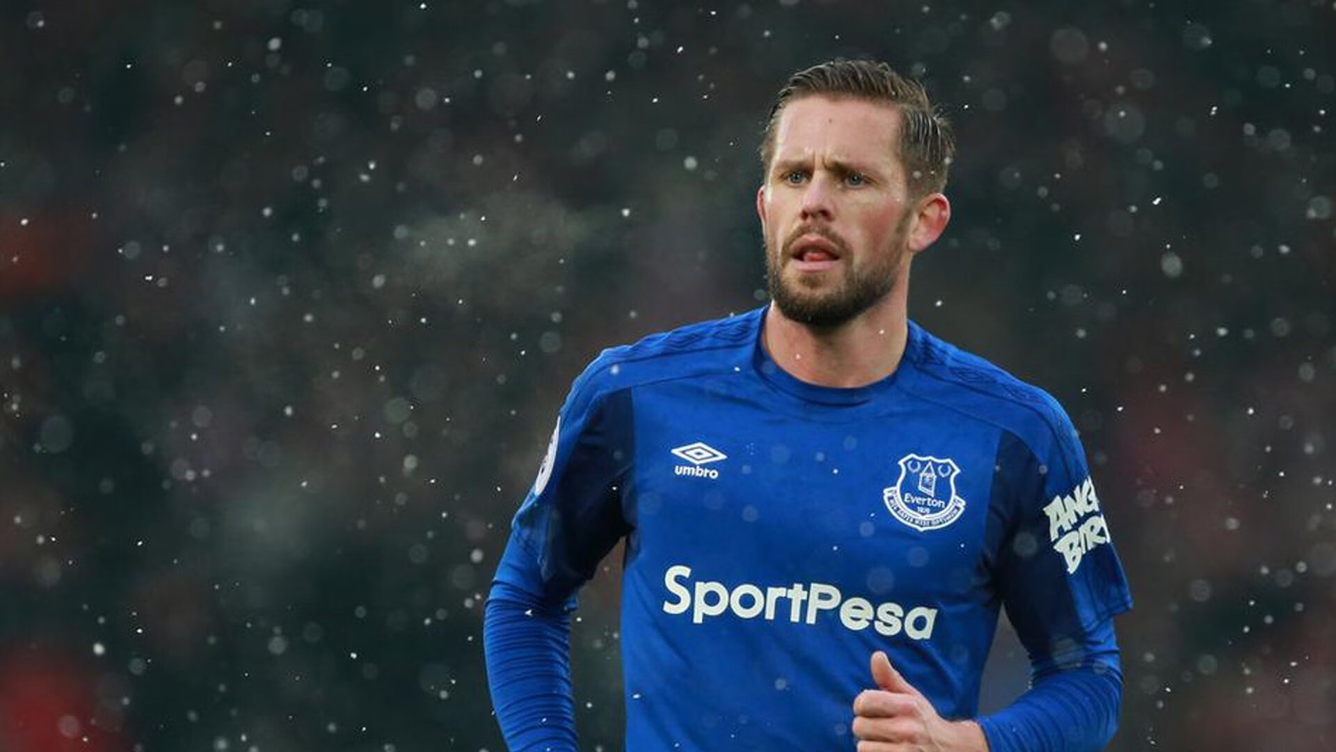 赛道与球场的双重奏，F1街道赛焦点战与雄鹿险胜掘金的夜晚